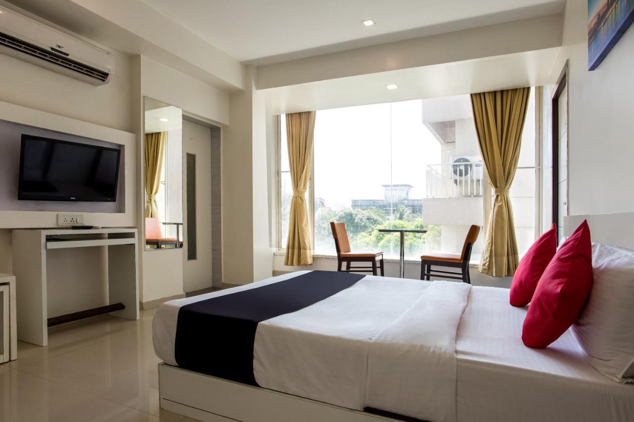 Capital O 35557 Hotel Aura Mumbai Exteriör bild