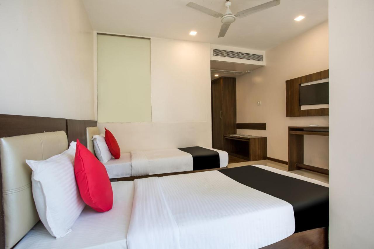 Capital O 35557 Hotel Aura Mumbai Exteriör bild